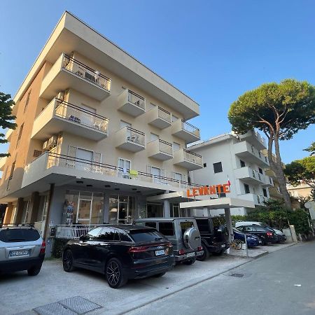 Hotel Levante Convenzionato Oltremare E Italia In Miniatura Riccione Luaran gambar