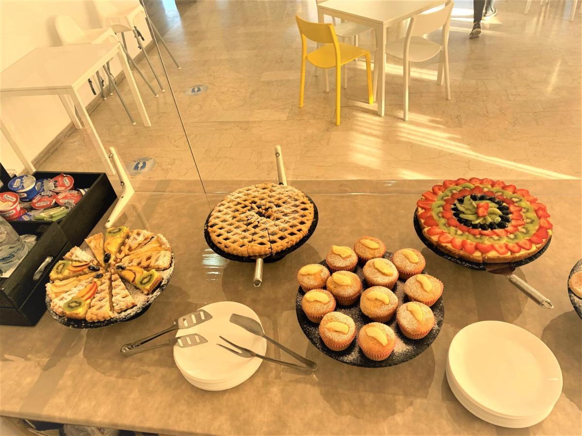 Hotel Levante Convenzionato Oltremare E Italia In Miniatura Riccione Luaran gambar