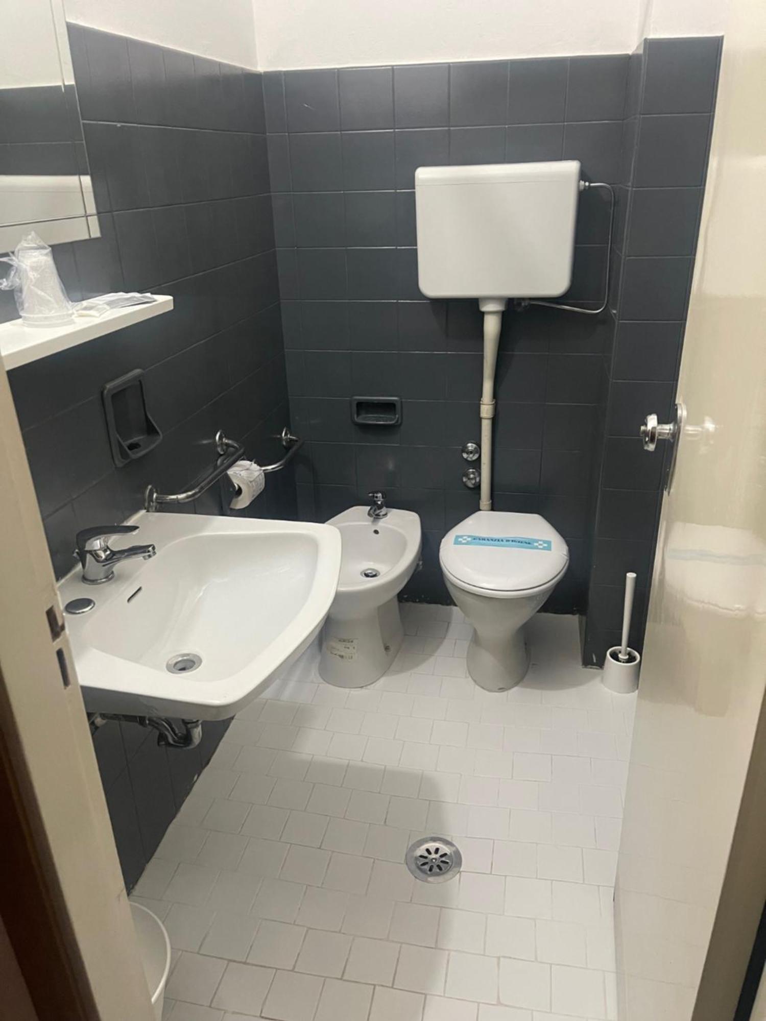 Hotel Levante Convenzionato Oltremare E Italia In Miniatura Riccione Luaran gambar