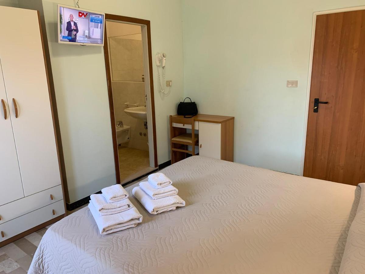 Hotel Levante Convenzionato Oltremare E Italia In Miniatura Riccione Luaran gambar