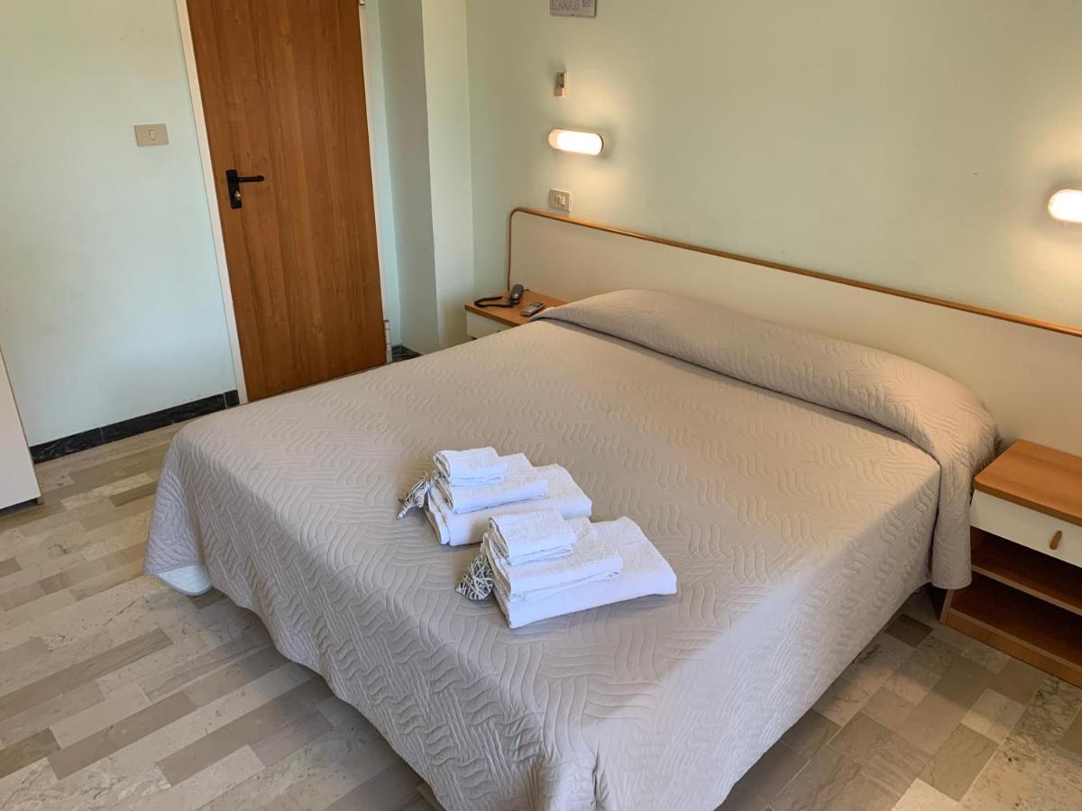 Hotel Levante Convenzionato Oltremare E Italia In Miniatura Riccione Luaran gambar