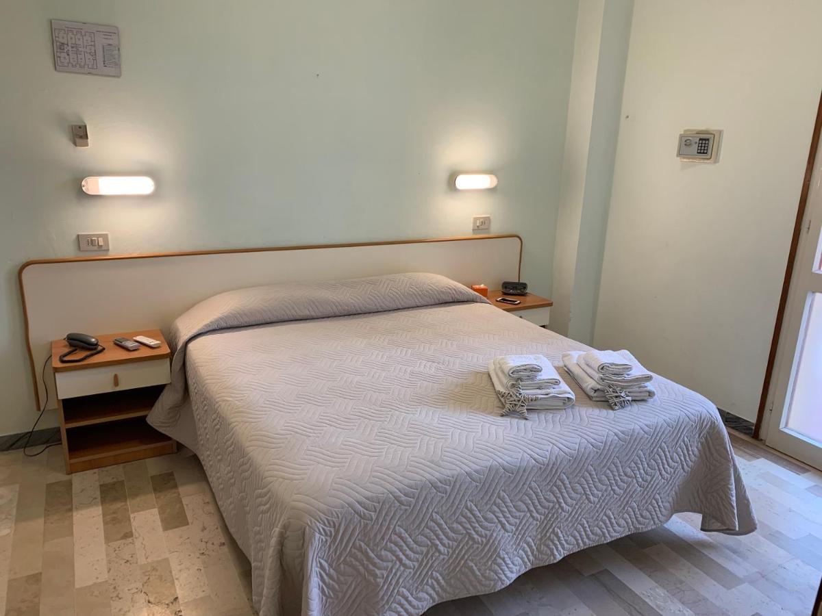 Hotel Levante Convenzionato Oltremare E Italia In Miniatura Riccione Luaran gambar