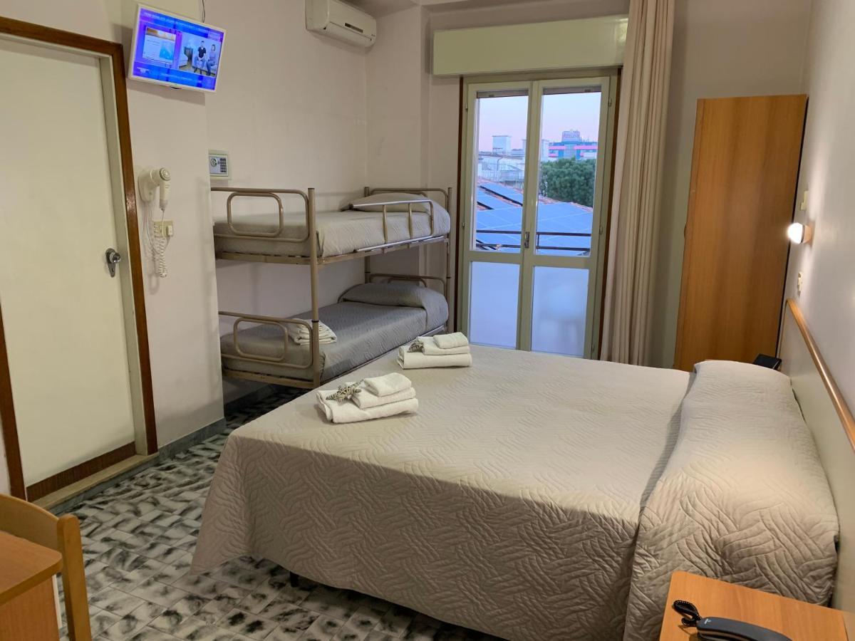 Hotel Levante Convenzionato Oltremare E Italia In Miniatura Riccione Luaran gambar