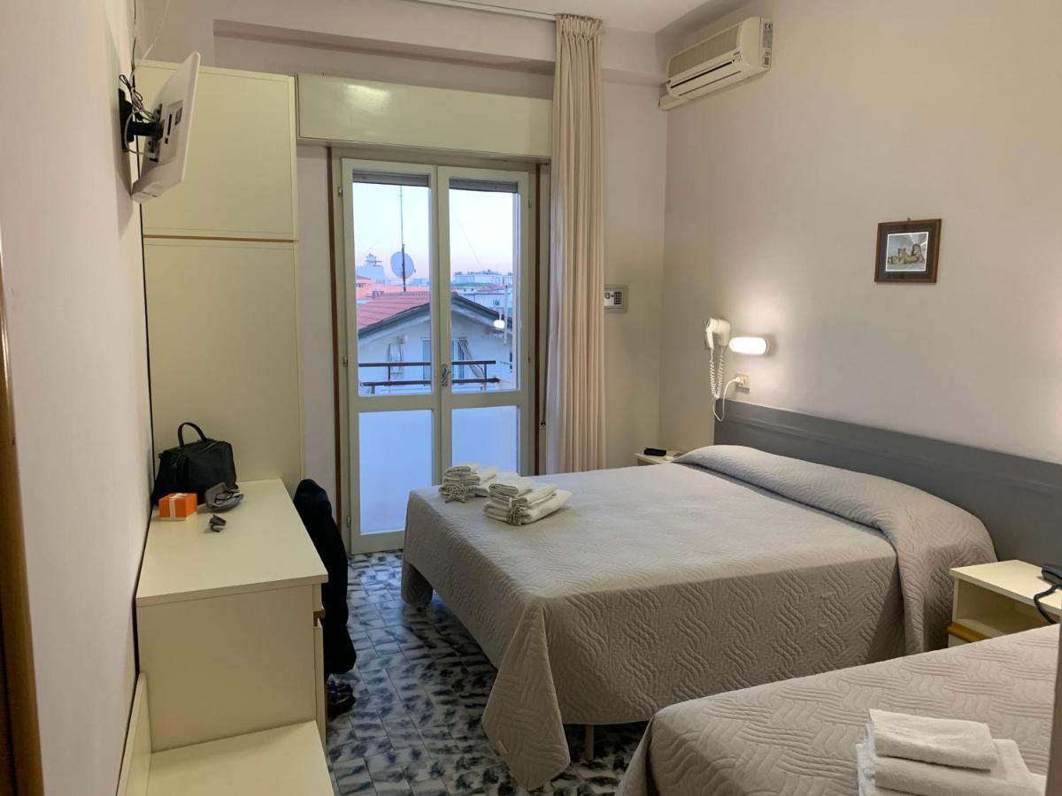 Hotel Levante Convenzionato Oltremare E Italia In Miniatura Riccione Luaran gambar