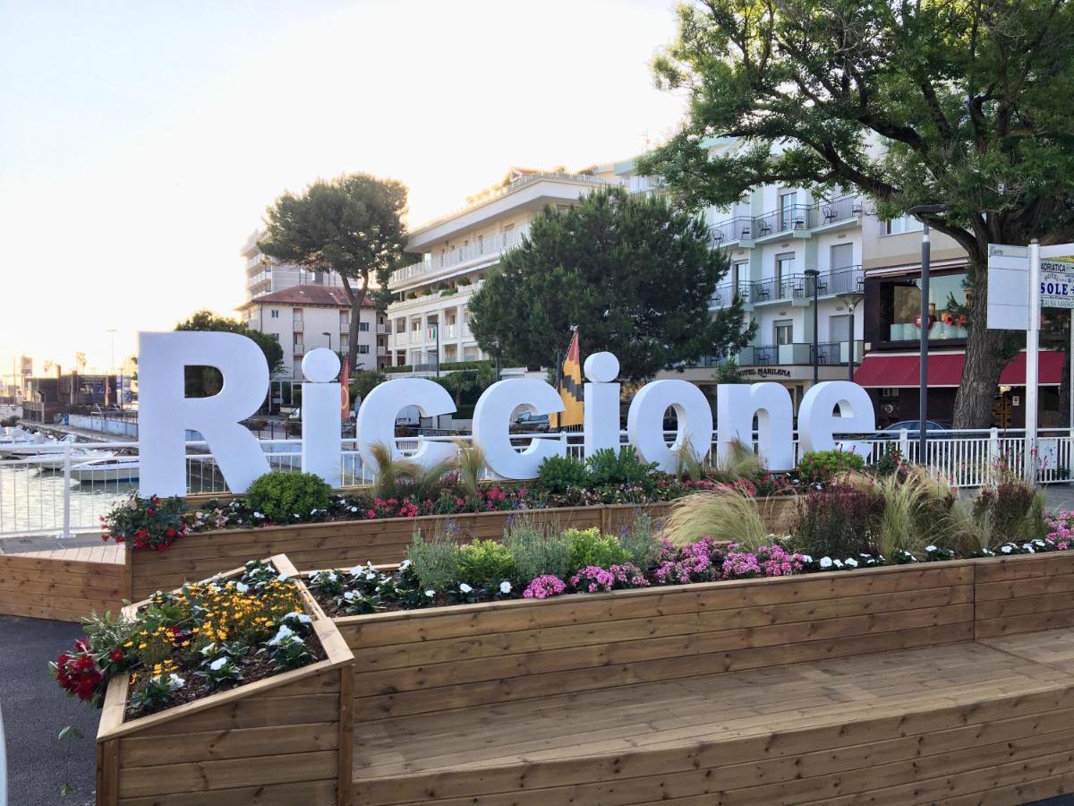 Hotel Levante Convenzionato Oltremare E Italia In Miniatura Riccione Luaran gambar